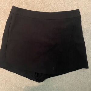 Dynamite skort never worn size